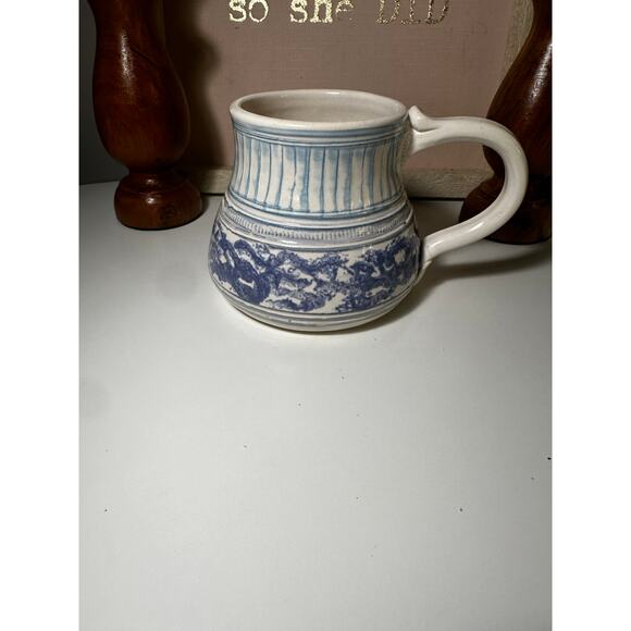 Beautiful multi color blue and white handmade signed mug - Picture 5 of 5